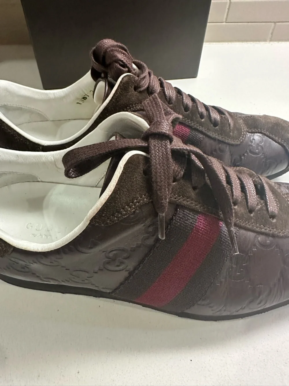 Gucci unisex Brown Signature Leather & Suede Sneaker - Brown/Red Stripe - Picture 4 of 7